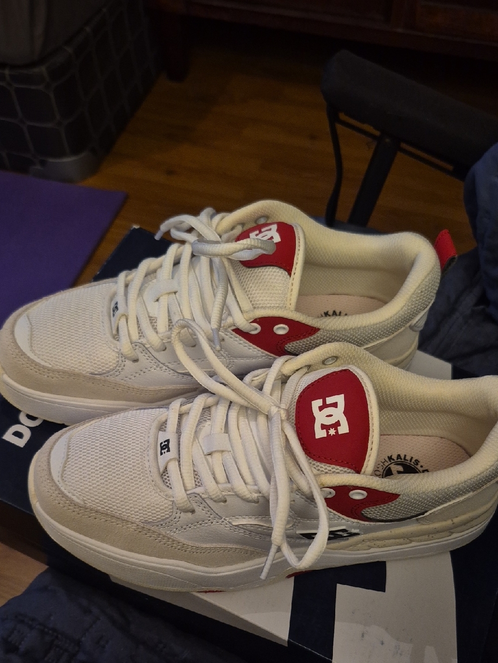 Sz 9 Dc Kalis Ascend White and Red Low-Top Skate Sneakers Lightly Used